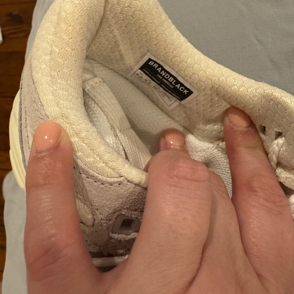 Cream and white trainers Brandblack - Picture 3 of 3